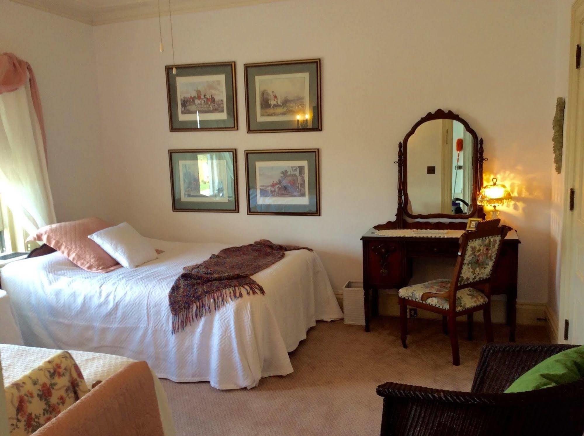 Clonmel Castle Hotel Порт Доувър Екстериор снимка